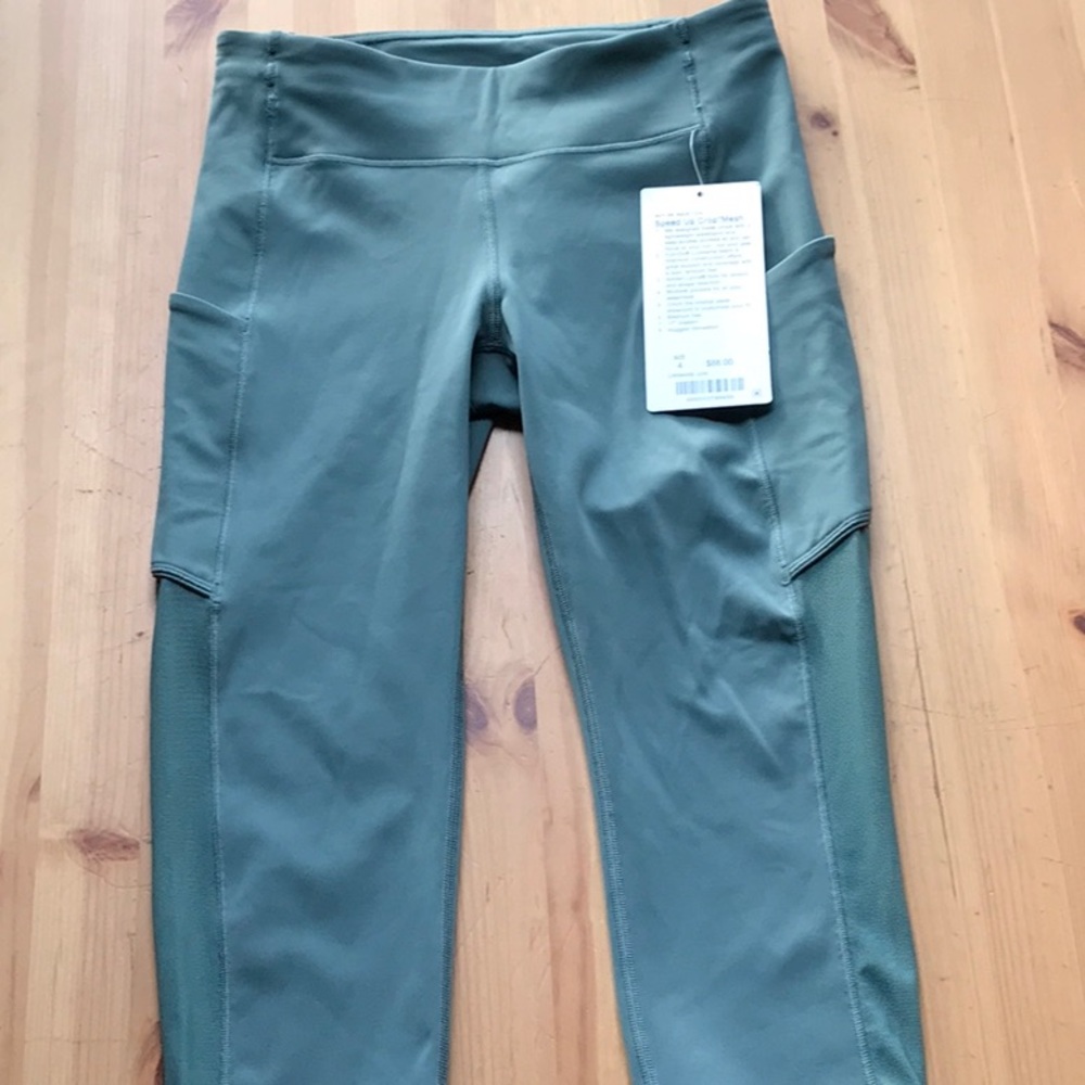 Lululemon Speed Up crop legging w/ mesh size 4